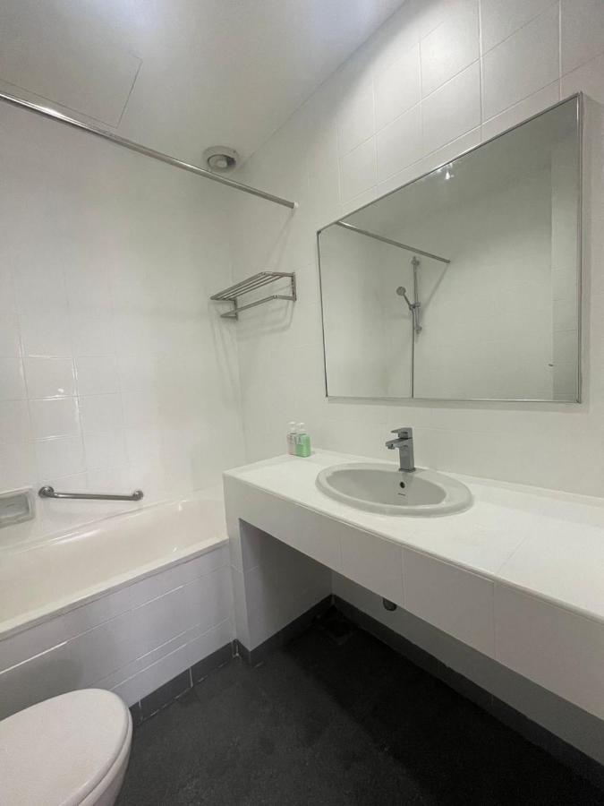 Instay Leisure Mahkota With Sea/pool View Apartment