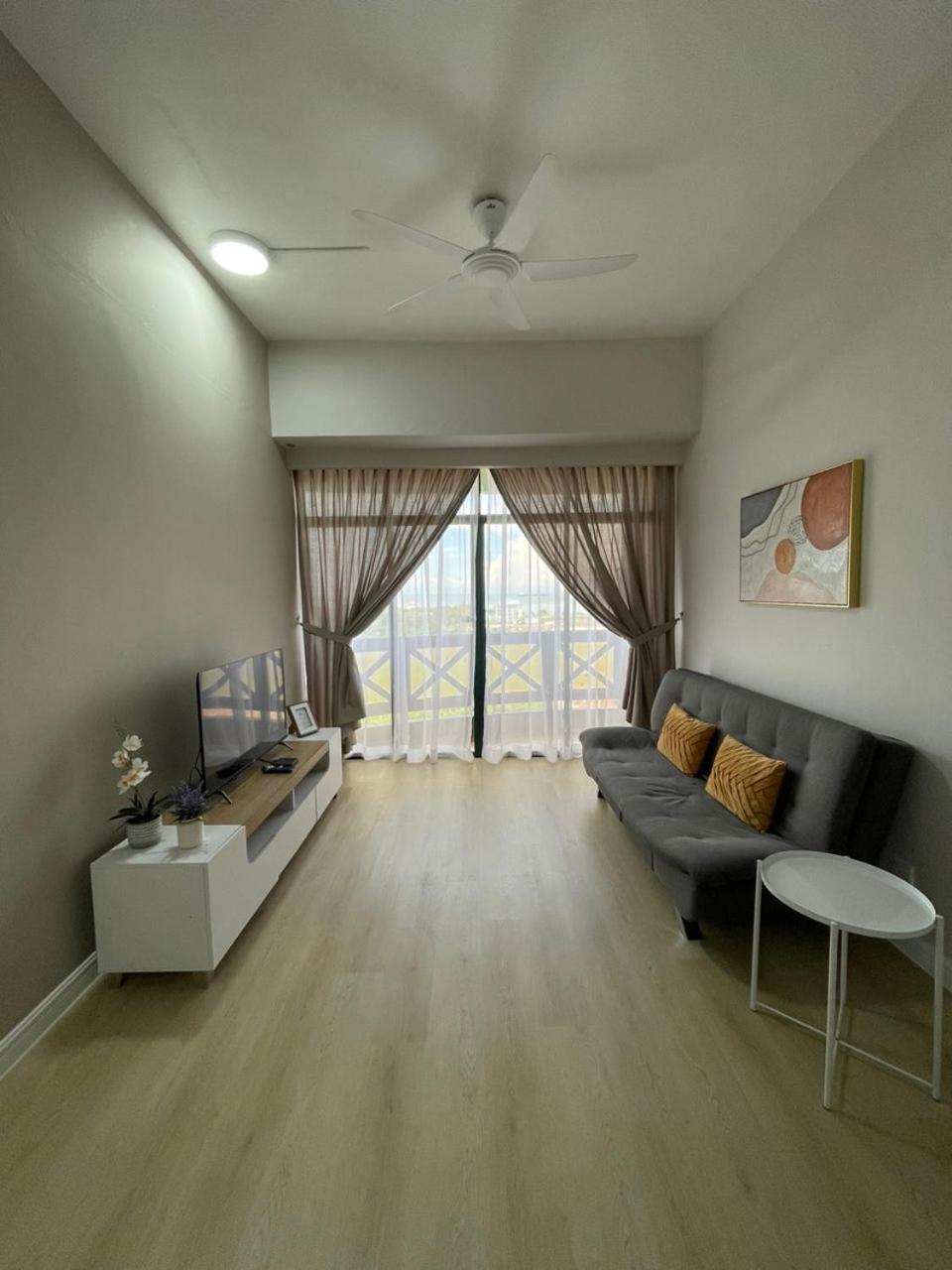 Apartment Instay Leisure Mahkota With Sea/pool View *
