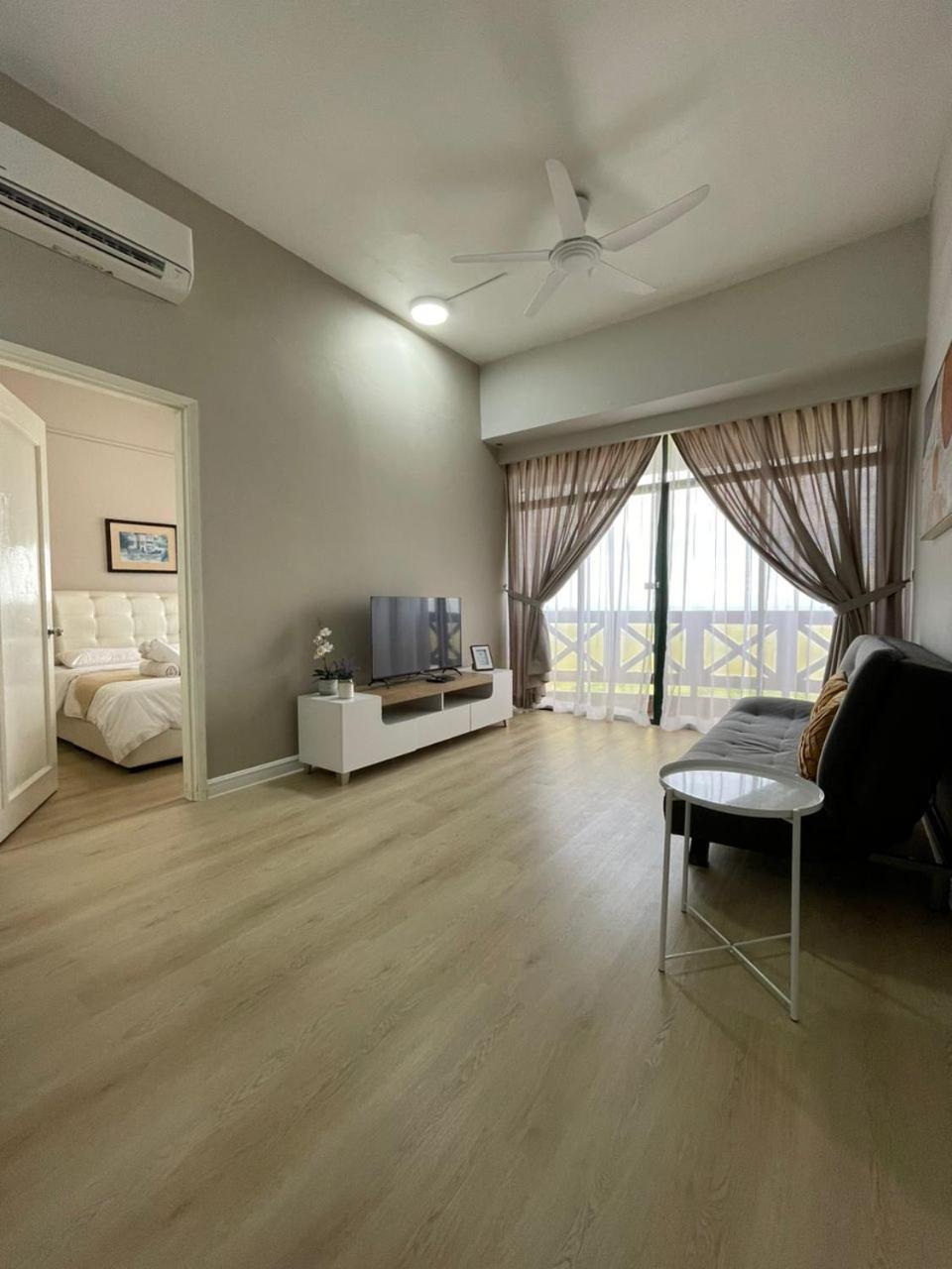 Apartment Instay Leisure Mahkota With Sea/pool View *